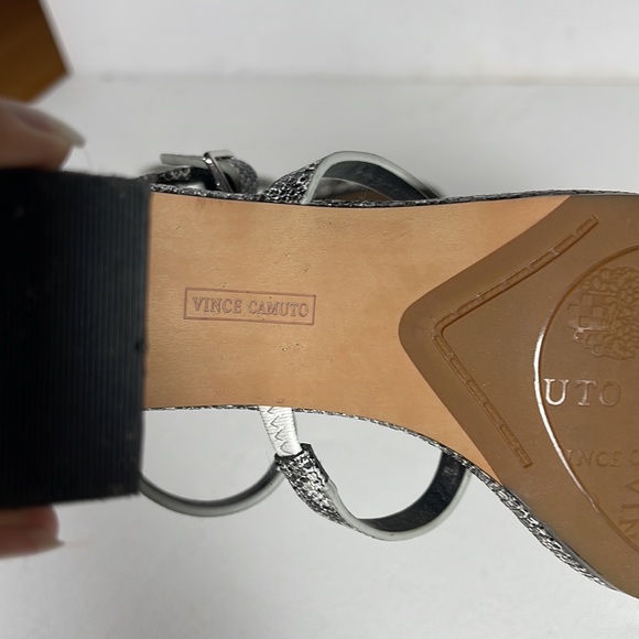 Black and white Vince Camuto block heel sandals - Picture 5 of 6